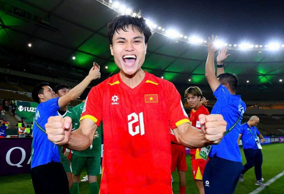 Từ cậu bé bị cha ngăn cản đến người hùng đưa U23 Việt Nam vào bán kết